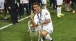 Hvězda Realu Madrid Cristiano Ronaldo s pohárem pro vítěze Ligy mistrů