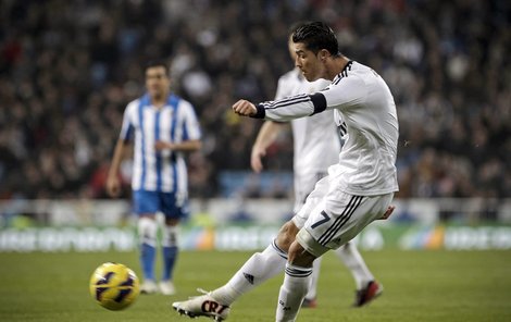 Prásk, prásk! Cristiano Ronaldo v nových kopačkách dvěma góly vystřelil Realu výhru nad San Sebastianem.