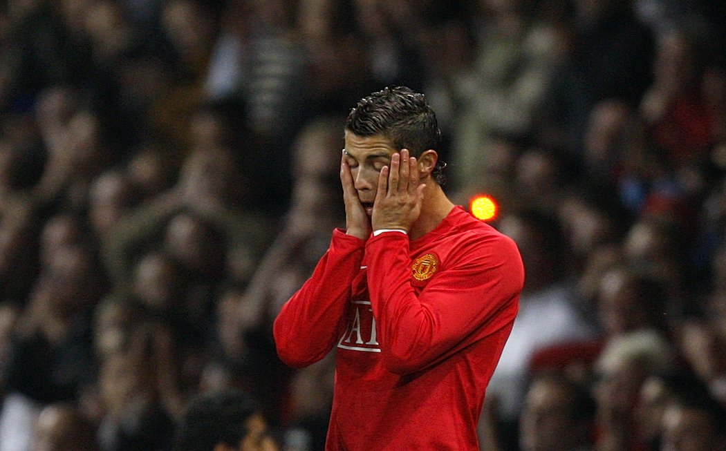 Ronaldo jde ze spekulací hlava kolem...