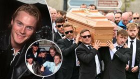 Tragédie zpěváka Boyzone: O víkendu přišel o bratra! Dojemné gesto na pohřbu