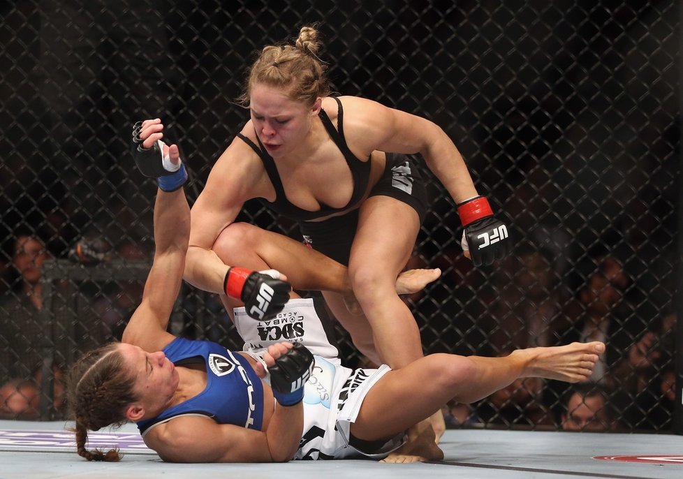 Ronda Rousey se do toho umí pořádně opřít