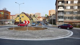 Nově otevřený rondel u Sportovního ostrova LUdvíka Daňka výrazně zlepší dopravu v centru Blanska.