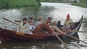 Tvůrci lodi se s ní chtějí plavit po Odře k Baltu do města Wolin, kde se konají vikingské slavnosti.