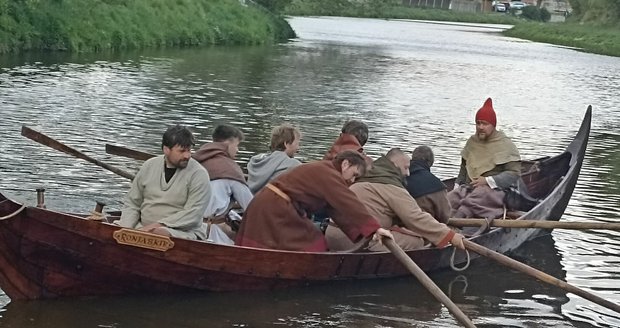 Nadšenci z Brněnska postavili repliku vikingské lodě: Chtějí s ní plout až k Baltu