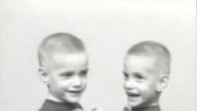 Ronnie a Donnie Galyonovi (†68) jako malí chlapci.