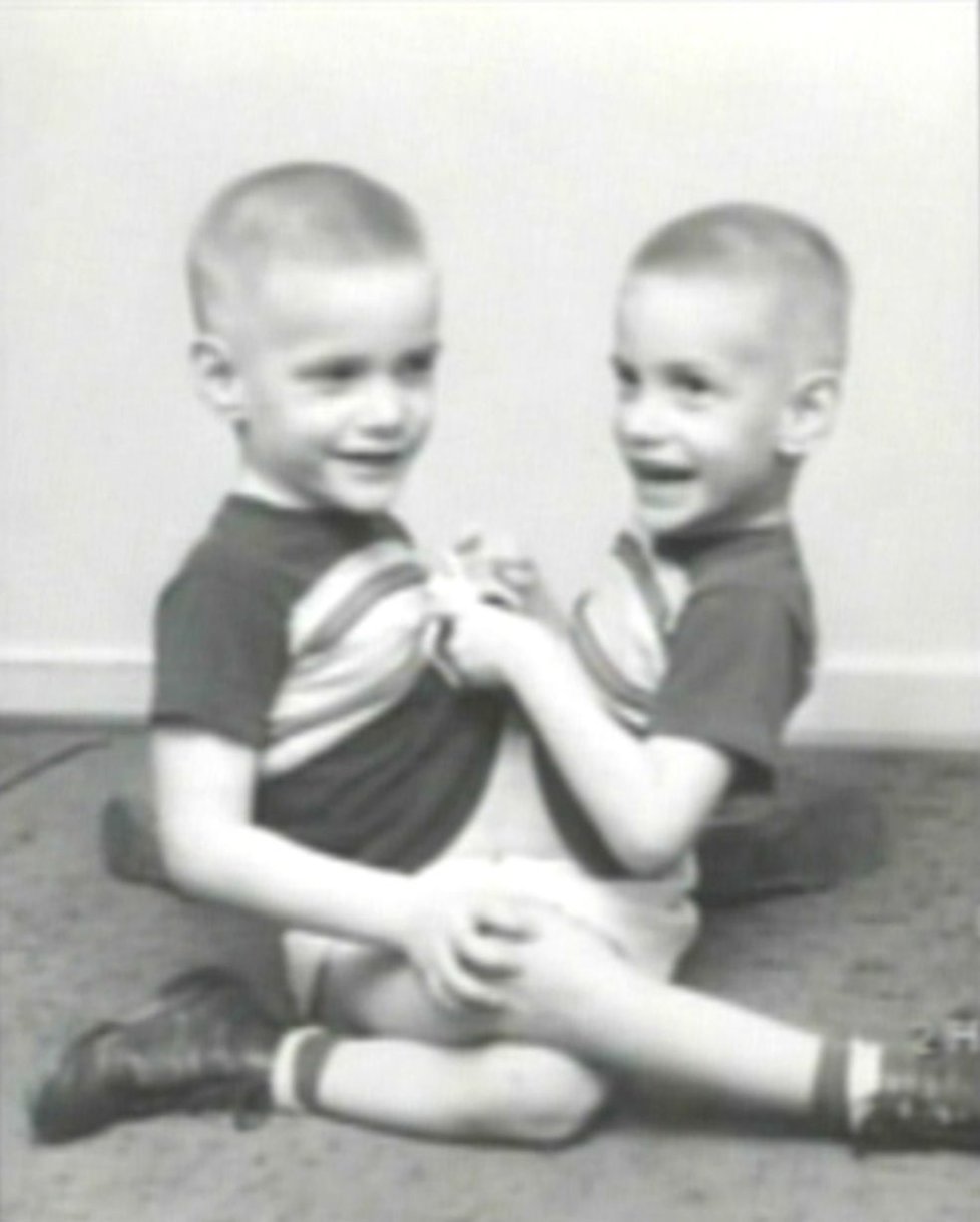Ronnie a Donnie Galyonovi (†68) jako malí chlapci.