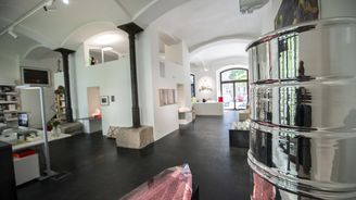 OBRAZEM: Galerie i ateliér. Loft Ronyho Plesla pojme i několikatunové sochy