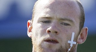 Rooney nechce být při MS zastřelen. Nosí kříž