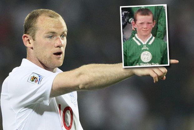 Wayne Rooney jde do každého souboje hlava nehlava. Nedivte se, než poprvé obul kopačky, tak se proháněl v boxerském ringu. Jeho otec byl amatérský boxer a přál si, aby syn šel v jeho šlépějích.... Wayne Rooney jde do každého souboje hlava nehlava. Nedivte se, než poprvé obul kopačky, tak se proháněl v boxerském ringu. Jeho otec byl amatérský boxer a přál si, aby syn šel v jeho šlépějích....