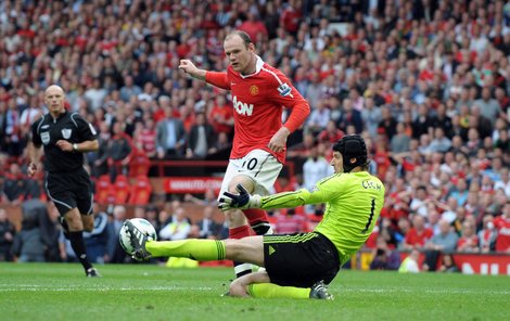 Budou Rooney z Manchesteru United a Čech spoluhráči?