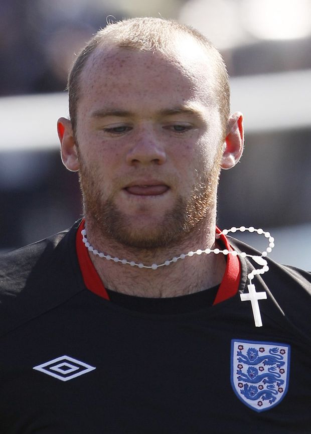 Wayne Rooney je podle internetové ankety nejošklivějším fotbalistou mistrovství světa. Wayne Rooney je podle internetové ankety nejošklivějším fotbalistou mistrovství světa.