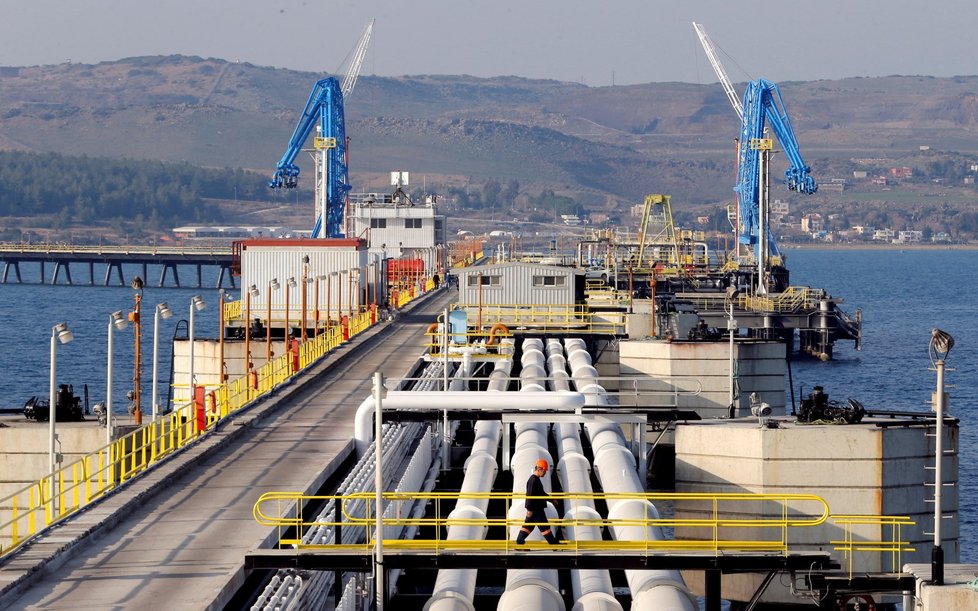 Turecký středomořský přístav Ceyhan je ropným uzlem.