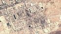 Satelitní snímky útoku na ropná zařízení v Saúdské Arábii.