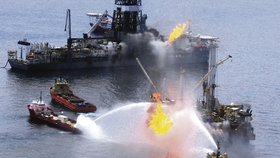 Výbuch na těžební plošině Deepwater Horizon způsobil mimořádně silný únik ropy, která už začíná měnit přilehlá pobřeží Mexického zálivu v mrtvé zóny