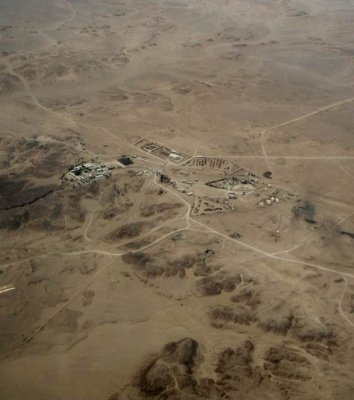 Letecký pohled na ropné pole.