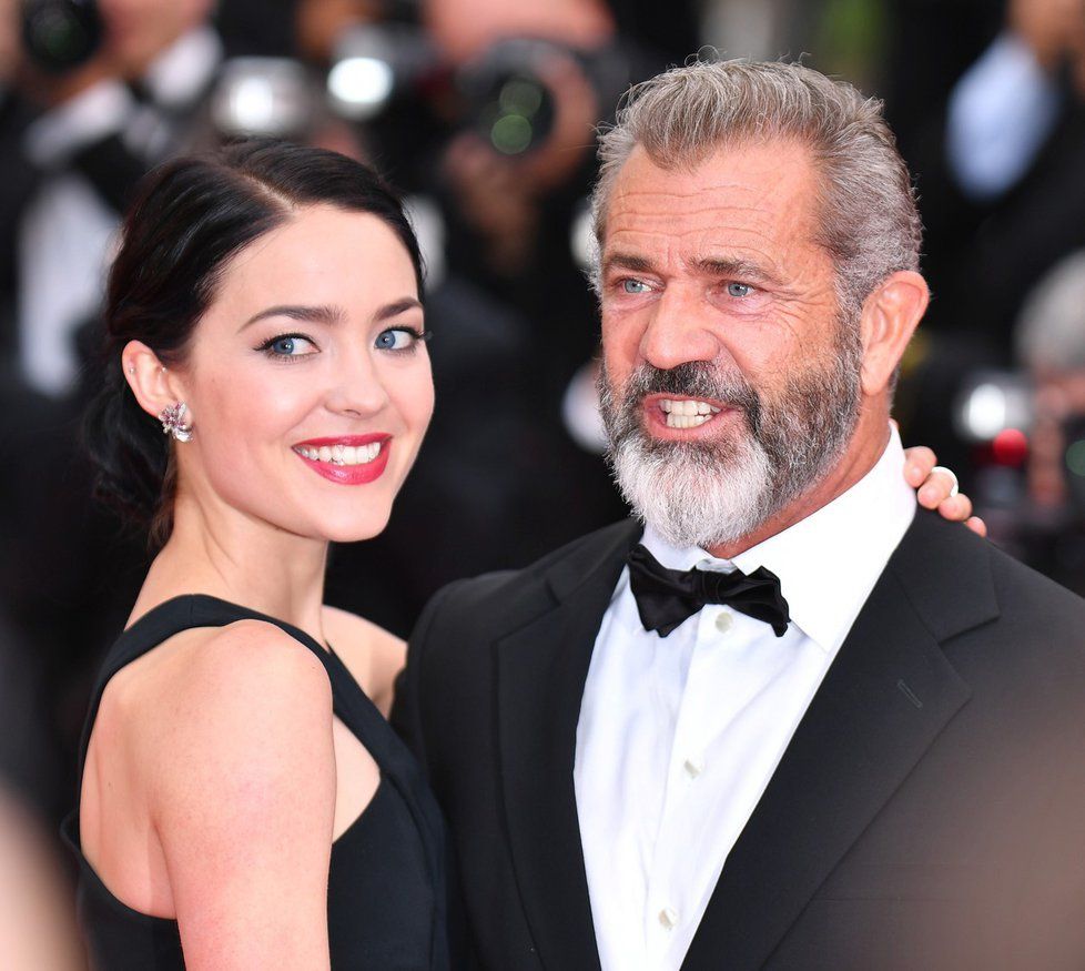 Mel Gibson se svou mladou láskou Rosalind Rossovou