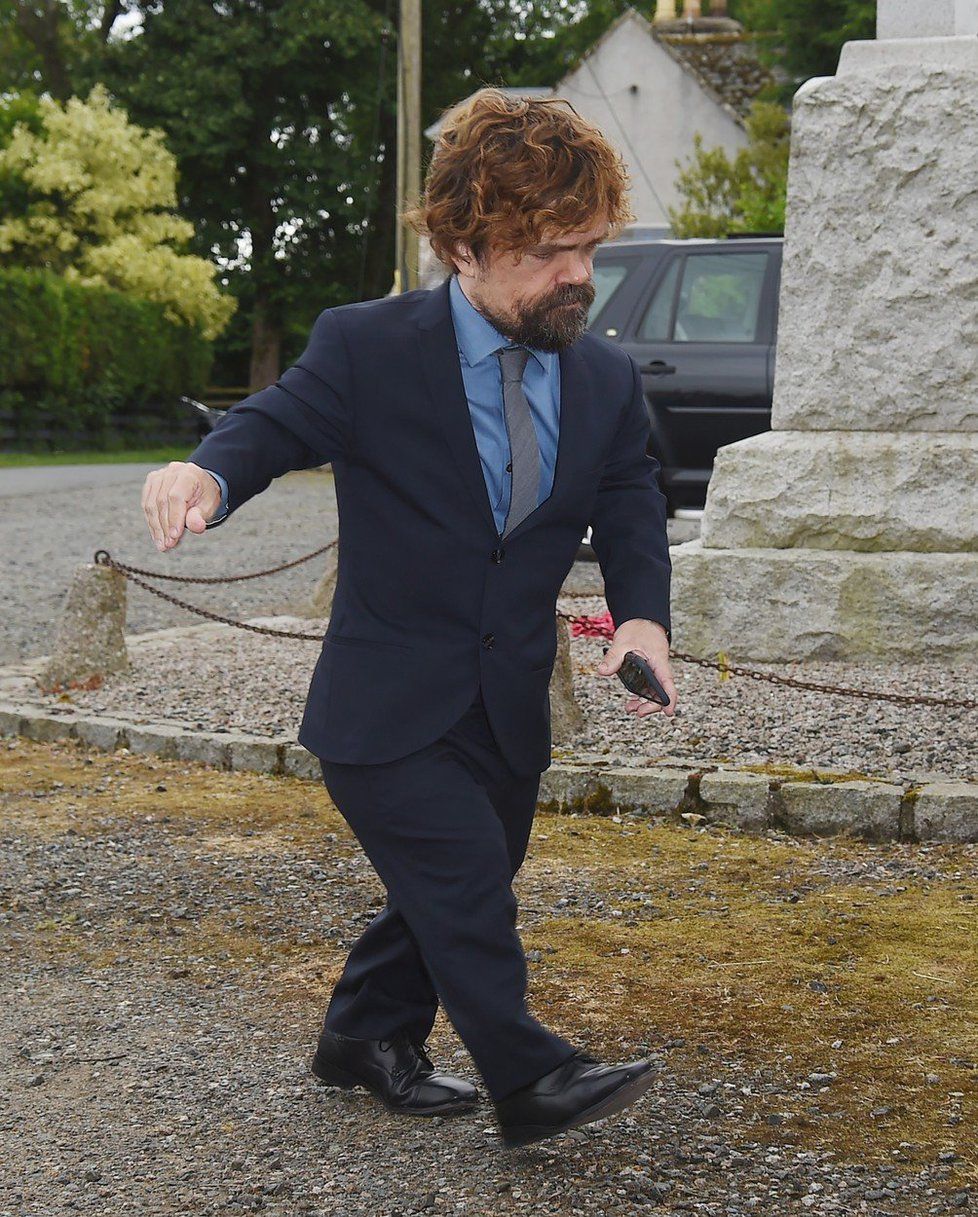 Peter Dinklage (Tyrion Lannister) na svatbě svých kolegů.