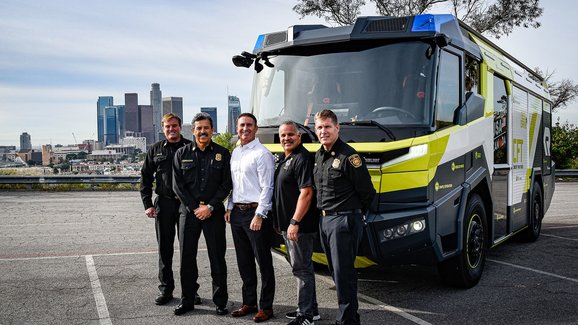 Elektrické hasičské vozidlo Rosenbauer CFT nasadí i hasiči v Hollywoodu  
