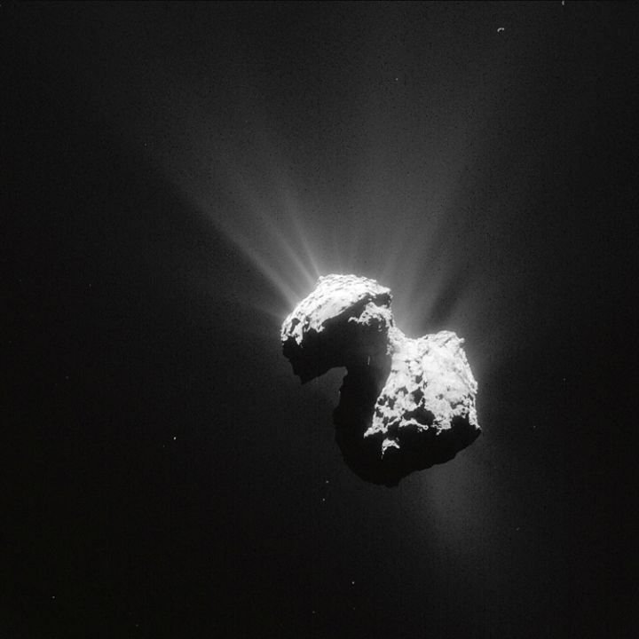 Rozmanitý povrch komety 67P/Čurjumov-Gerasimenko vědci rozdělili na geologické oblasti, které pojmenovali po egyptských bozích. S egyptologií jsou spojena i jména Rosetta a Philae
