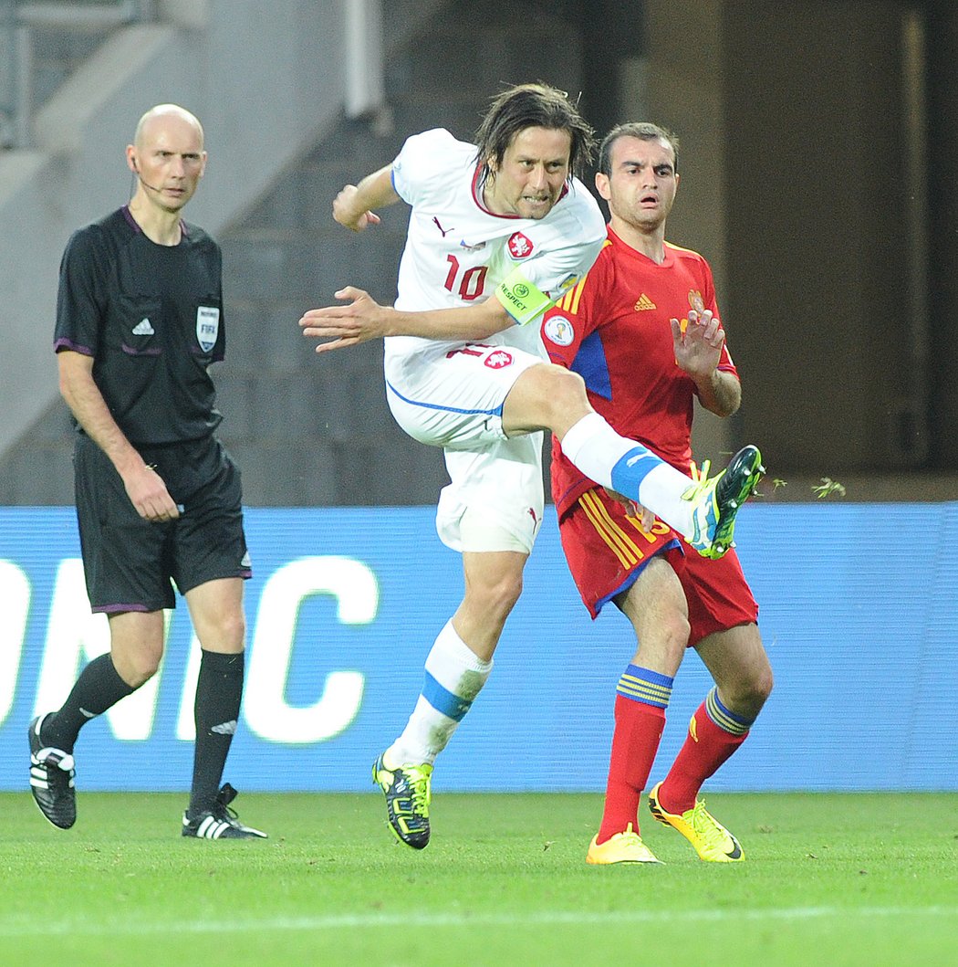 Tomáš Rosický (Česko, Arsenal): Již bývalý reprezentační kouč Michal Bílek si bez něj neuměl sestavu představit. A když Rosický chyběl, nastaly problémy. V kvalifikaci zasáhl pouze do pěti zápasů, to je polovina. Navíc – ve dvou případech zvládl zhruba půl hodiny. V Itálii se zranil, domácímu výprasku s Dánskem (0:3) přihlížel od 61. minuty, kdy vystřídal Petra Jiráčka.