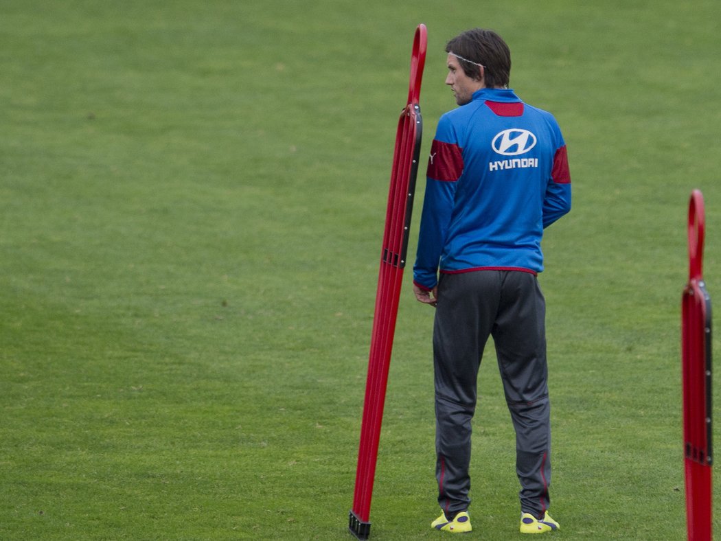 Tomáš Rosický na tréninku, ke kterému se česká fotbalová reprezentace sešla 6. října v Praze před kvalifikačním dvojzápasem v Turecku a v Kazachstánu.