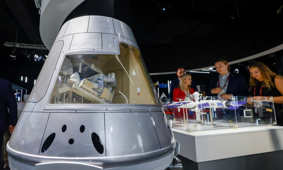 Maketa kosmické lodi Orjol (Orel), která by měla nahradit Sojuz a konkurovat americko-evropskému Orionu na misích k Měsíci.