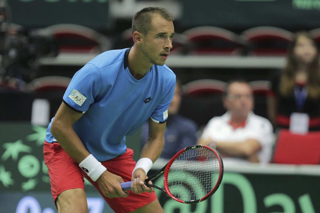 Český tenista Lukáš Rosol porazil v prvním utkání čtvrtfinále Davis Cupu Jo-Wilfrieda Tsongu