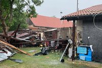 V Roštíně likvidovala bouřka střechy: Manželé přišli o stodolu