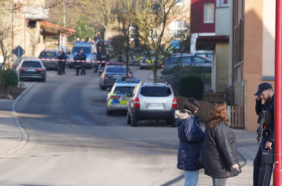 Střelec v německém městě Rot am See zabil šest lidí.