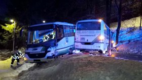 Srážka dvou autobusů v Rotavě.