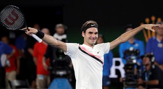 Federer si v Rotterdamu jako nejstarší světová jednička zahraje o titul