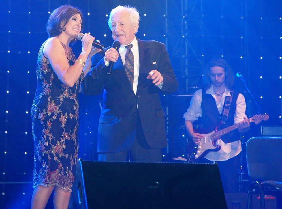 Bobek zpívá duet s Mariíí Rottrovou