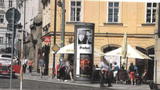 Obludy ve veřejném prostoru! Reklamní tubusy mají zmizet z Prahy, magistrát vypoví smlouvu