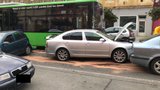 Autobus se srazil se šesti auty. V Roudnici se tvoří velké kolony