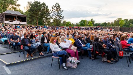 S rouškami za kulturou: Letní shakespearovské slavnosti, které začaly na Slezskoostravském hradě (24.7.2020)