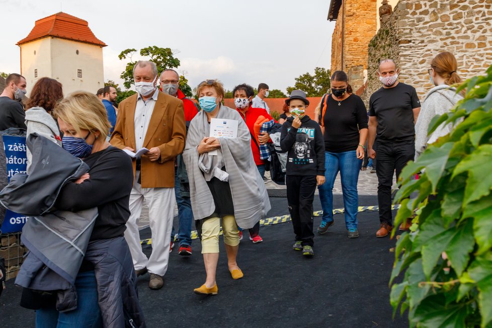 S rouškami za kulturou: Letní shakespearovské slavnosti, které začaly na Slezskoostravském hradě (24.7.2020)