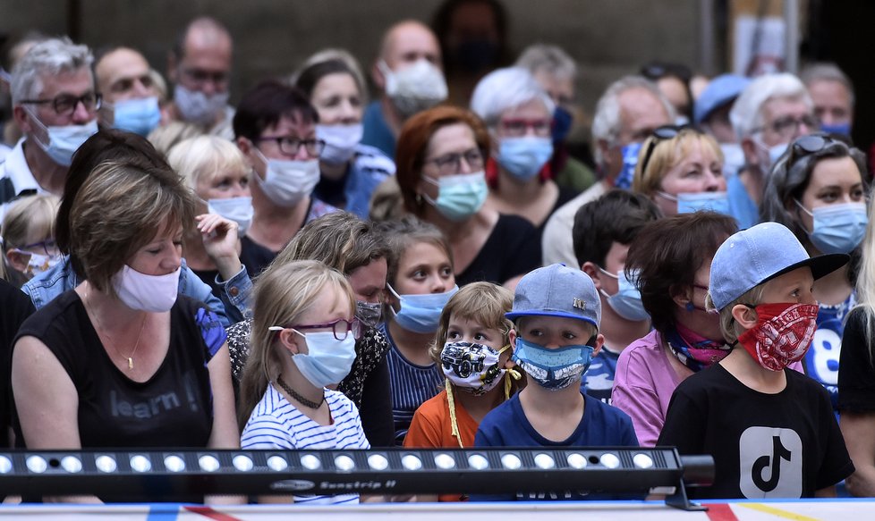 S rouškami za kulturou: Letní shakespearovské slavnosti, které začaly na Slezskoostravském hradě (24. 7. 2020)