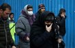 Lidé mají kvůli koronaviru roušky i v íránské metropoli Teheránu (20. 2. 2020)