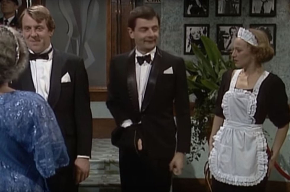 Rowan Atkinson se jako Mr. Bean setkal s britskou královnou. Uvítal ji s rozepnutým poklopcem.