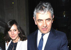 Rowan Atkinson s Louise Fordová