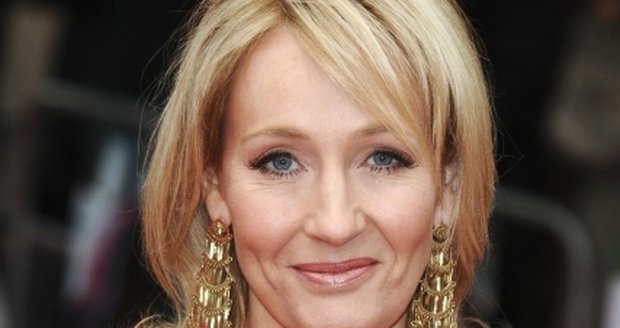 Joanne K. Rowling je ve Velké Británii mocnější než královna Alžběta II. ?