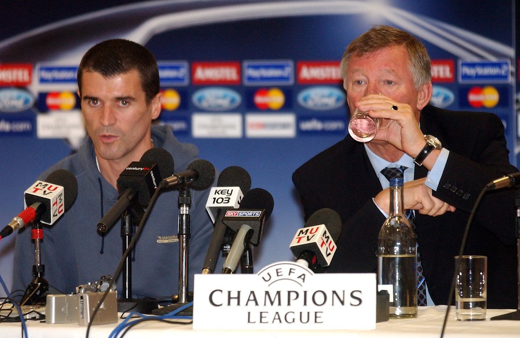 Rok 2004. Roy Keane a Alex Ferguson na tiskové konferenci před utkáním Ligy mistrů proti pražské Spartě.