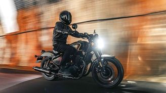 Černo-zlatý Royal Enfield vznikl podle unikátního customu. Vyrobili jen 100 kusů Černo-zlatý Royal Enfield vznikl podle unikátního customu. Vyrobili jen 100 kusů