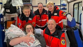 Rozárka se narodila v sanitce: Mamince asistovali kolegové ze záchranky