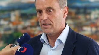 Olomoucký hejtman Rozbořil zmizel. Od výslechu kvůli kauze Langer ho nikdo neviděl Olomoucký hejtman Rozbořil zmizel. Od výslechu kvůli kauze Langer ho nikdo neviděl