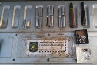 Muž přinesl na policejní služebnu rozbušky z dělostřeleckých granátů: Hrozil výbuch!