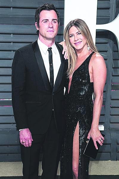 Jennifer Aniston (49) a Justin Theroux (47)