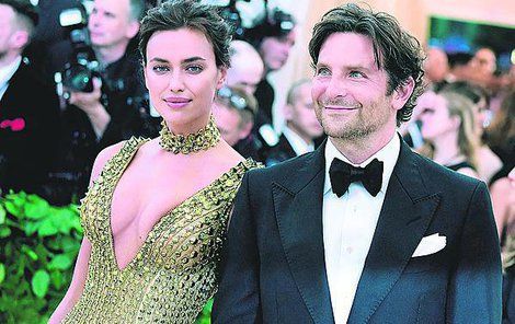 Bradley a Irina. Jenže jeho uhranula jiná. Lady Gaga není prvoplánová krasavice, ale její ajfr a charisma Bradleyho dostaly. Ač je Irina »superkost«, tuhle bitvu neměla šanci vyhrát.