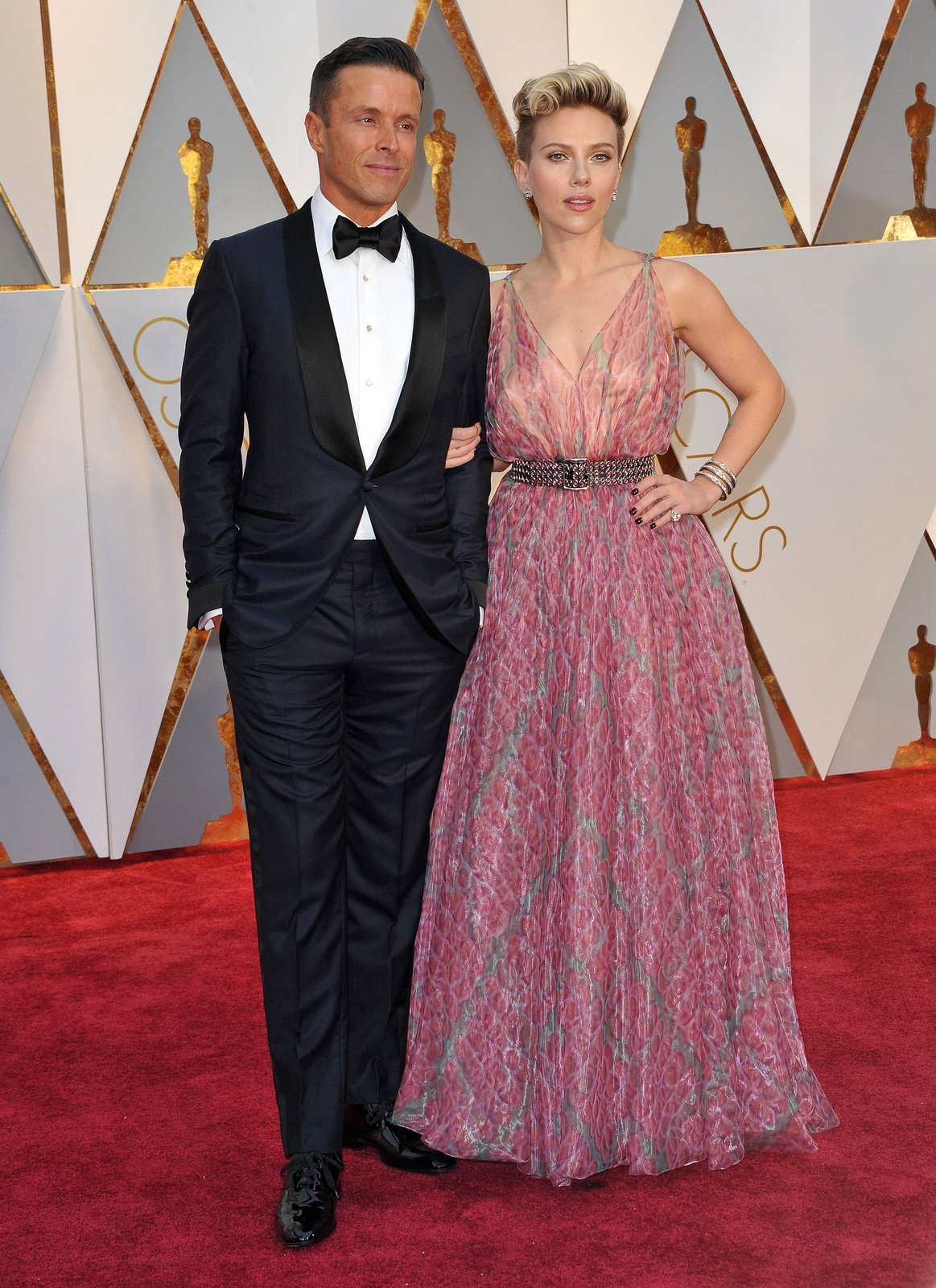 Scarlett Johansson (33) a Romain Dauriac (35)