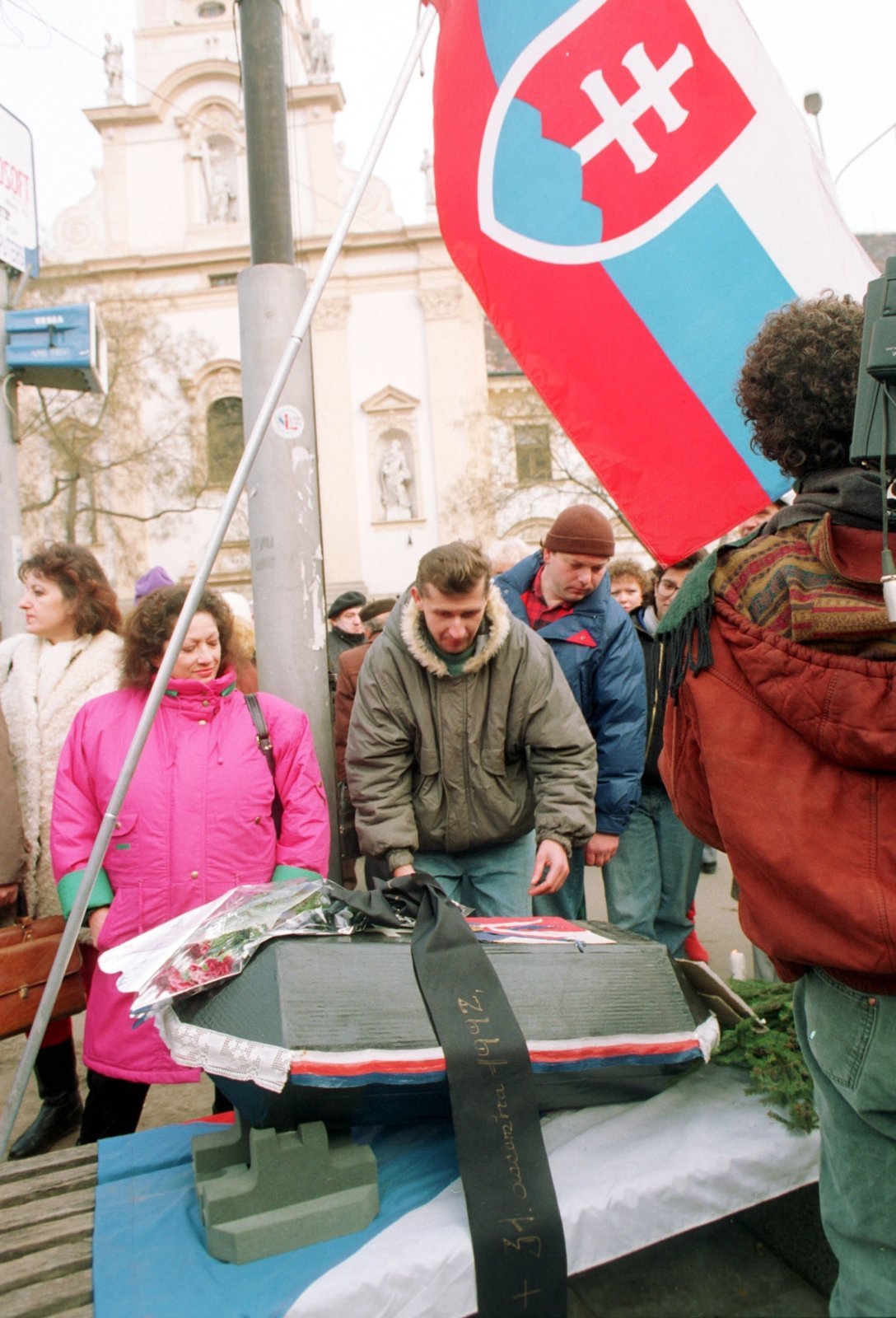 Na Slovensku po rozdělení státu lidé uspořádali symbolický pohřeb federace.